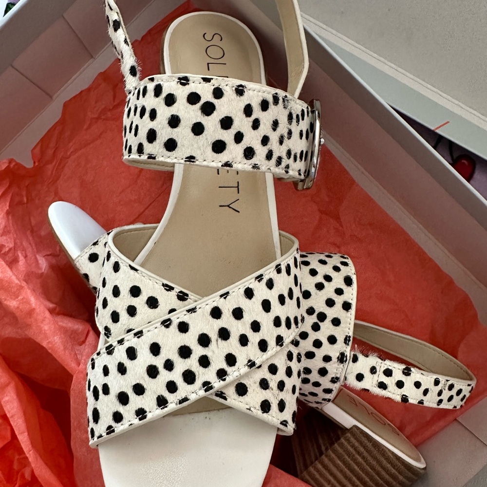 Polka dot kitten sandal